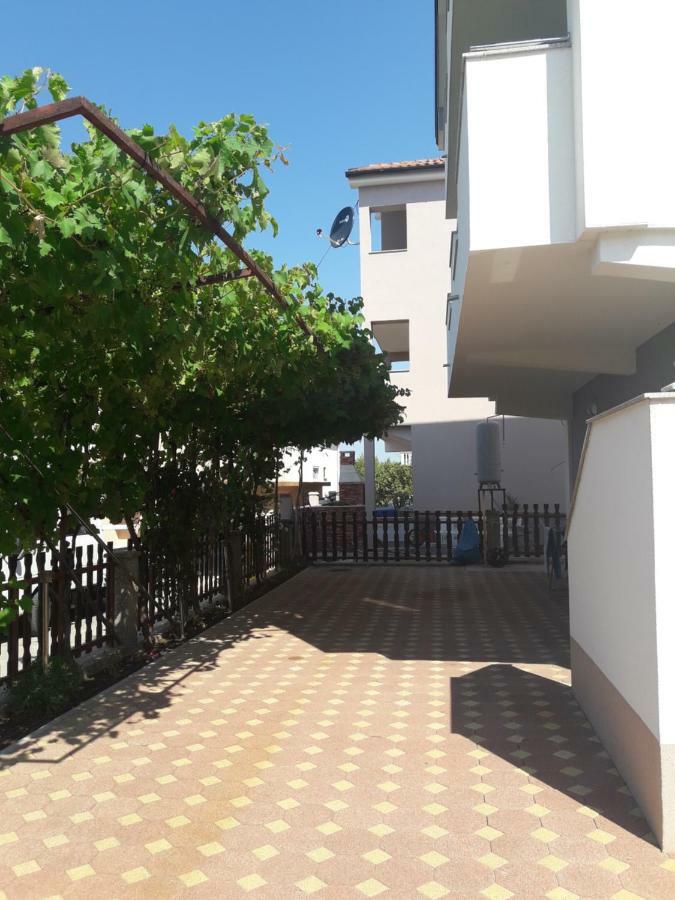 Apartmani Kuzmic Vrsi Εξωτερικό φωτογραφία