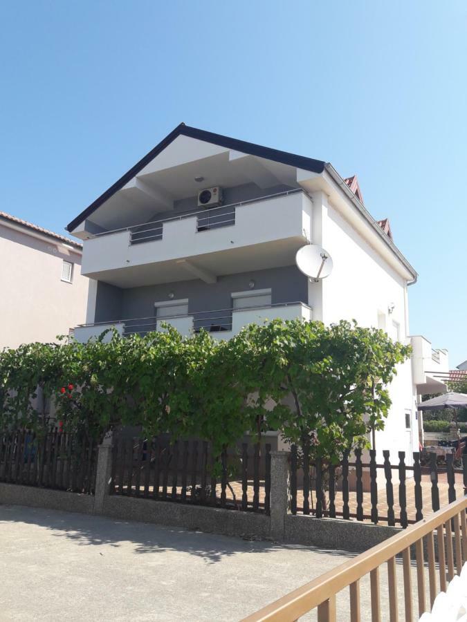 Apartmani Kuzmic Vrsi Εξωτερικό φωτογραφία